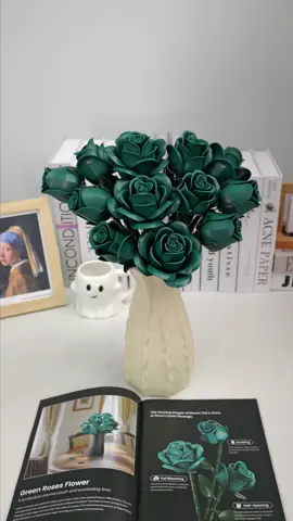 The flower you can play with forever #buildingblocks #supreowls #greenrose #christmasdecor #greenrose 