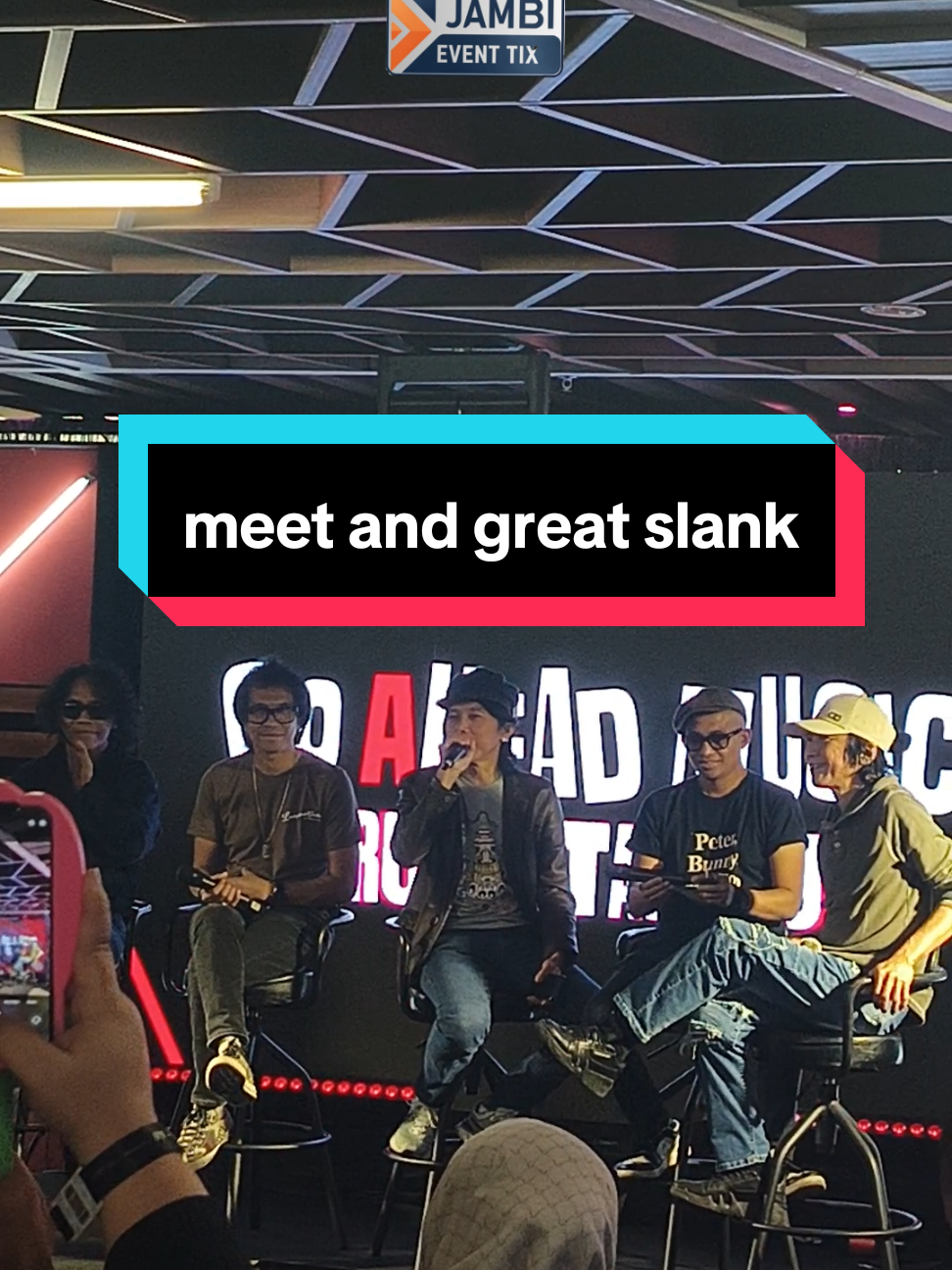 Slank akan konser di Bali pada tanggal 27 Desember 2025 di Denpasar, Bali. Konser ini juga sekaligus untuk merayakan ulang tahun Slank ke-42 tahun, dan akan bertepatan dengan peluncuran album terbaru mereka.  Pernyataan tersebut disampaikan saat meet and great bersama huru Hara show pada 1 November 2025 di Hotel BW Luxury Jambi  #slank #infokonserjambi #jambieventtix #bwluxuryhoteljambi 