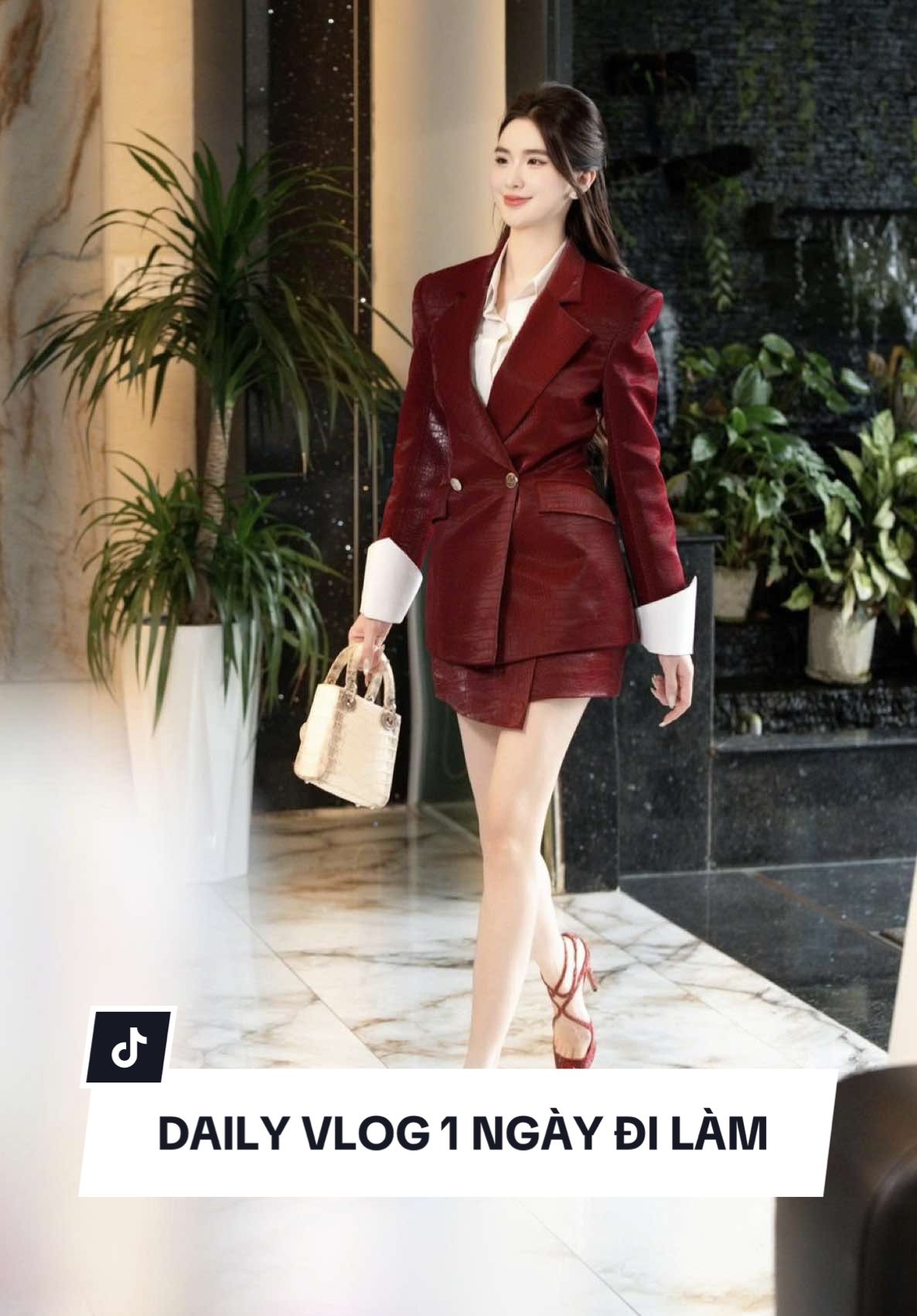 Một ngày đi làm thật nhiều năng lượng. Hôm nay phỏng vấn các nhân tố mới để tham gia chương trình “Bác sĩ Việt Mỹ say hi”. Loan đùa xíu thôi nè, mấy bà thấy dàn bs nhà tui ổn áp không 🥰 #ngocloantran #benhvienthammyvietmy #dailyvlog #trending 