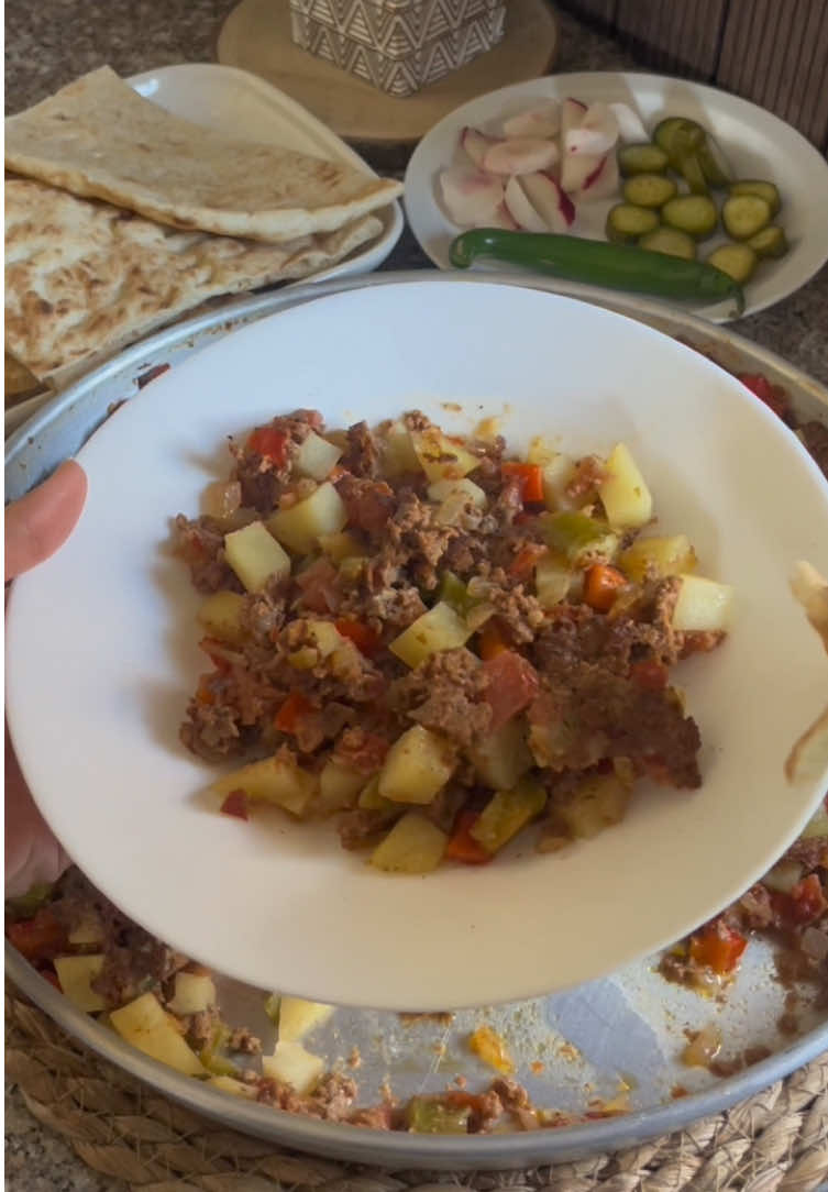 صينية التوفير المنقذة لحيرة الغدا👌🏻 وبنص كيلو لحمة مفرومة بس #وصفات 