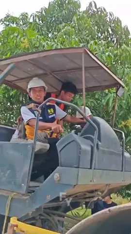 Pengerjaan jalan Talawe Bulukonyi,damai Passetangeng  Inpress jalan daerah  Alhamdulillah sdh lamami ditunggu masyarakat #bupatisidrap  #sidenrengrappang