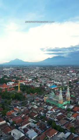 Pemandangan indah menghiasi Kota Mojokerto. Video diambil pada 1 November 2025. #zifa_photography #zifaphotography #kotamojokerto #mojokerto #sewadronemjk_ 