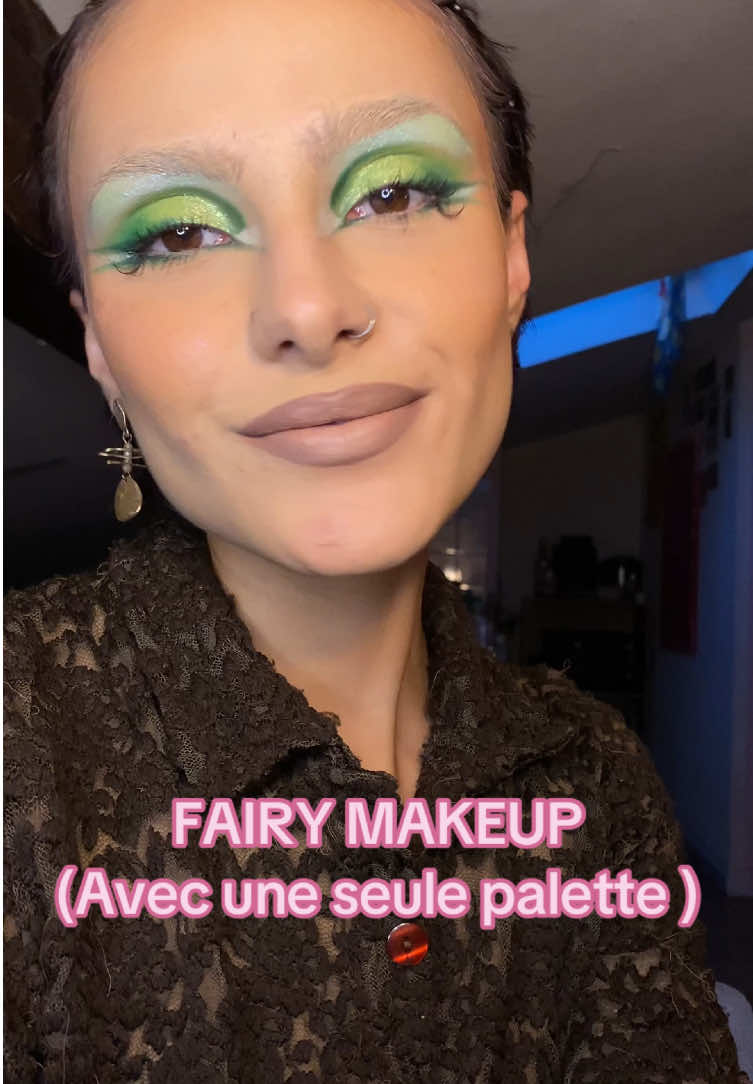 Fairy Makeup vert 💚 Avec la seule et unique earthy de chez @BEAUTY BAY ( botanical)  + petite gelée à paillettes  #tutorialmakeup #fairymakeup #greenmakeup #maximalistmakeup #glittermakeup 