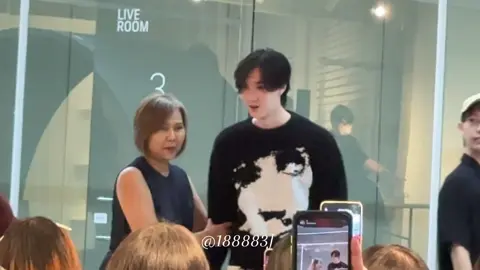 สาววายแถวนี้เก็บอาการมากครับ คุณแม่น้องดิวกับน้องธี ก็ไม่ได้มีอะไรครับ(มี!!) อย่าคิดมาก(((คิด!!!))) #tee_vtp #dew_jsu #dewtee 