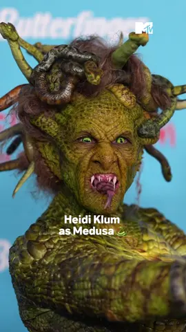 The moving snakes 😳 Heidi Klum transformed into Medusa for her iconic Halloween party and we’re blown away by her costume 😱 #heidiklum #halloween #MTVCeleb @heidi klum 