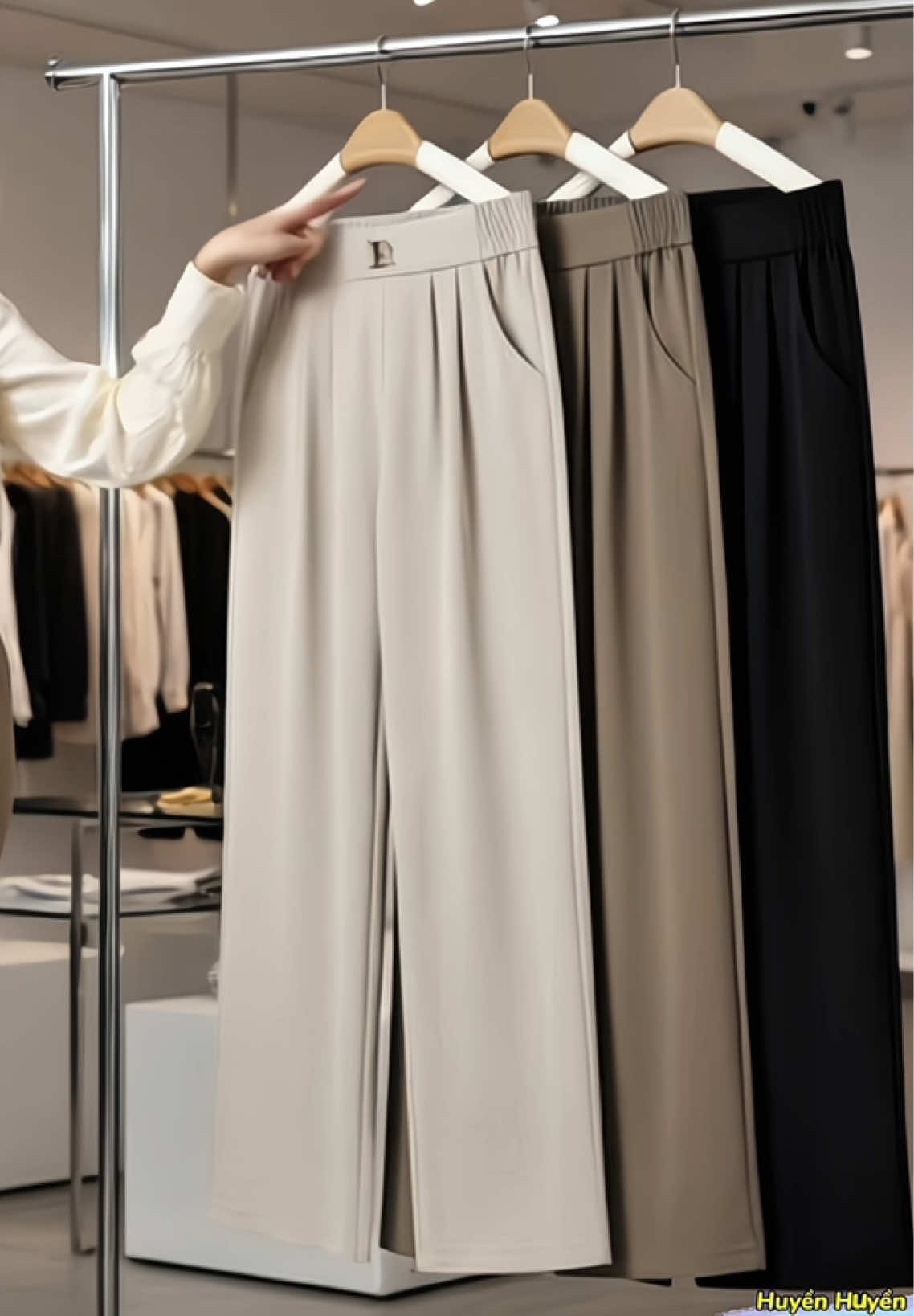 Quần suông dành cho các chị các mẹ , chất vải poly cao cấp có giãn thấm hút tốt mặc tôn dáng và rất thoái mái đang được trợ giá ưu đãi #huyenhuyenshop93 #xuhuong #thoitrang #thoitrangnu #thoitrangtrungnien #thoitrangtrungniencaocap #trungnien #trungniendep #quanaotrungnien #dotrungnien #quannu #quantrungnien #quansuong #quansuongongrong #quatangme #phoidoxinh #macdepmoingay  @Huyền Huyền Shop 93  @Huyền Huyền Shop 93  @Huyền Huyền Shop 93 