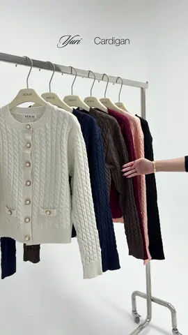 The next it cardigan is here 🎉 Beli sekarang sebelum kehabisan! #belilokal #wibgajian #rekomendasioutfit #spilloutfit #cardiganwanita 