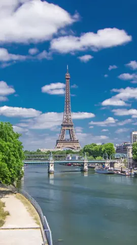 esse nosso primeiro encontro ficou pra história, Paris. obrigado por me receberem tão bem e por me presentearem com o maior show de um artista brasileiro na cidade ✨ 🎥 @porangaba_ 