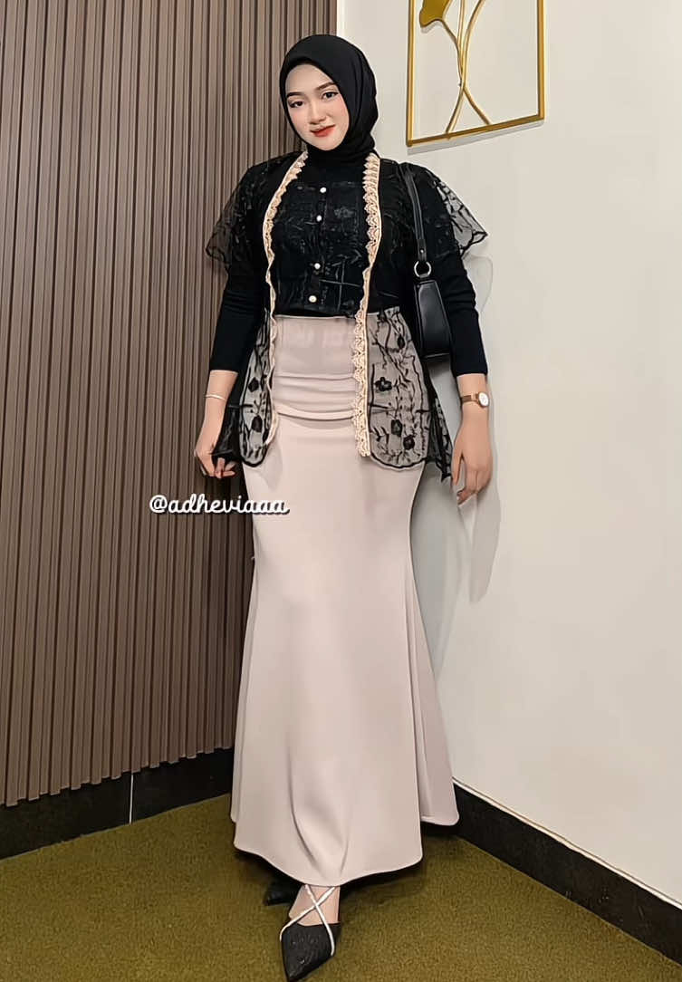 Membalas @rr.ianars1408  aku spill semuanya disini yaa🖤🖤 #outfitkondangan #bajukondangan #outerbrukat 