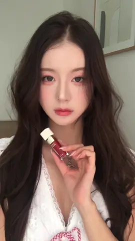 달바 글로우 텍스처 3가지 립중에 뭐가 가장 잘 어울리나요? Like honey melting on my lips - three shades of glow #makeup #lipgloss #MakeupRoutine #liproutine #pinterestinspired     