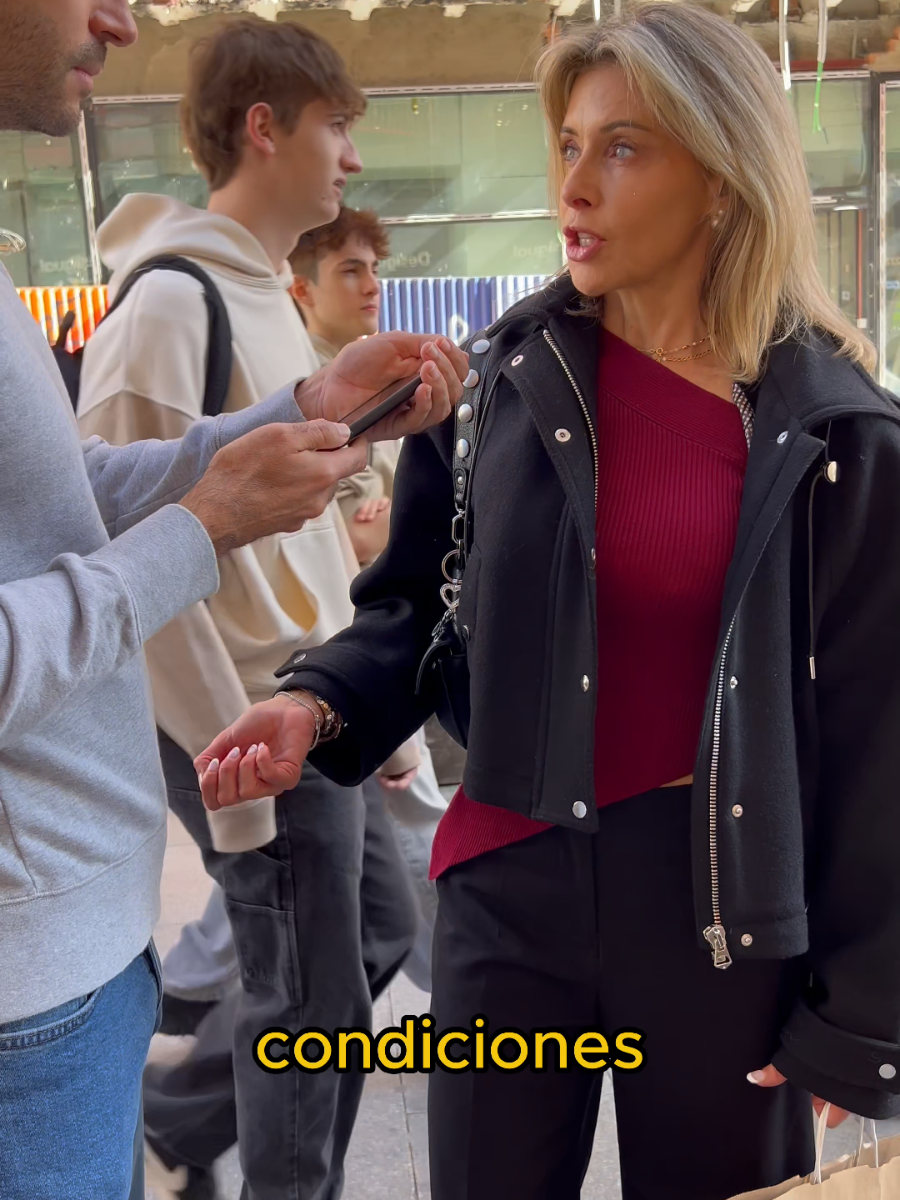 Esta mujer es empresaria y tiene un negocio de gestión de inmuebles. Hablando por la calle de alquileres #aquetededicas #empresaria #alquiler #entrevistasenlacalle #queopinanporlacalle 