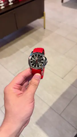 Màu đỏ rực rỡ có ae nào hợp k nhỉ ⌚️ Đơn giản nhẹ nhàng.. Đeo rất đẹp và nổi #dongho #phudongho #xuhuong #watch #phugialuxury 