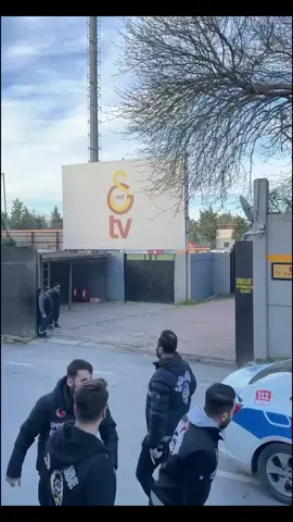 Trendyol Süper Lig'in 11. haftasında Galatasaray ile Trabzonspor, Bugün Rams Park'ta karşı karşıya gelecek. Cihan Aydın'ın yöneteceği mücadele 20.00'de başlayacak ve karşılaşma beIN Sports 1'den canlı olarak yayınlanacak. Ayrıca maçın canlı anlatımı fanatik.com.tr'de.