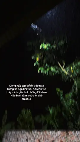 #xh #hoangducnhan1992 #xuhuong #tamtrang #tamtrang Đừng hấp tấp để rồi vấp ngã Đừng xa ngã khi tuổi đời còn trẻ Hãy cảnh giác bởi những lời khen Hãy bình tâm trước lời chê trách..!