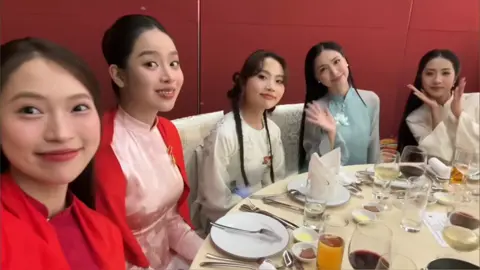 Phương Mỹ Chi như EmPe khi bên cạnh Khánh Vy, HH Thanh Thủy, Hòa Minzy 🐸😂Tổ Cò có coi được clip này chưa ta. Sau 2 tháng rồi tôi mới xem được này nhỉ  😊😊 cre: youtube Khánh Vy OFFICIAL  #xh #viral #phuongmychi #xuhuongtiktok #huynhthithanhthuy #khanhvy #hoaminzy 