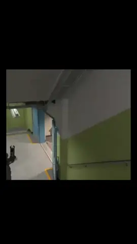 Toyota Supra — легендарный спортивный автомобиль, выпускаемый компанией Toyota. Первое поколение Supra появилось в 1978 году как модификация Toyota Celica, но с более длинной колесной базой и шестицилиндровым двигателем. В 1986 году Supra стала отдельной моделью, отделившись от Celica, и получила собственное название и логотип. Supra прошла через несколько поколений, каждое из которых вносило улучшения в дизайн и технические характеристики. Например, модель A70, выпускавшаяся с 1986 года, оснащалась подвеской с двойными поперечными рычагами и алюминиевыми узлами, что улучшало управляемость и снижало вес автомобиля. Современная версия, Toyota GR Supra, была представлена в 2019 году. Она разрабатывалась совместно с BMW и использует ту же платформу, что и BMW Z4. GR Supra оснащена мощным турбированным шестицилиндровым двигателем и предлагает выбор между автоматической и механической коробками передач. Автомобиль отличается низким центром тяжести и идеальным распределением веса 50:50, что обеспечивает отличную управляемость и динамику на дороге. Интерьер GR Supra функционален и хорошо собран, хотя многие элементы заимствованы у BMW. Автомобиль ориентирован на водителя, предлагая комфортные сиденья и удобное расположение органов управления. Toyota Supra всегда была известна своей спортивной направленностью и выдающимися характеристиками, что делает её популярной среди энтузиастов и любителей быстрой езды. #csmoments #csfunny #csmemes 