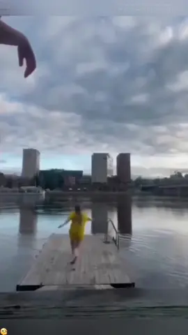 The comical failure of humanity🤣🤣🤣#funny #funnyvideos #fall #fail #tiktokshop 