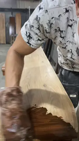 lau màu óc chó #Tiên_Tiên_Furniture #xưởng_sản_xuất_gỗ #cuagoSaiGon #cửa_gỗ_sài_gòn 