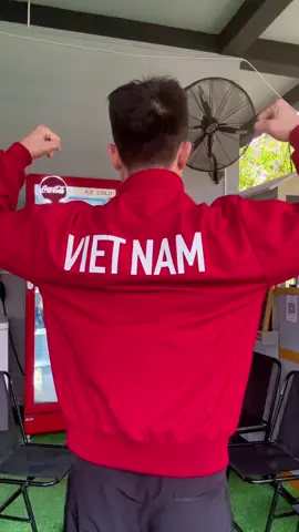 Lạnh rồi. Làm con áo bomber mặc vào nhìn như vận động viên luôn anh em #PhamVanNam #RoadToSEAGames #VietNamMMA #aokhoacthethao  #aokhoacvietnam 