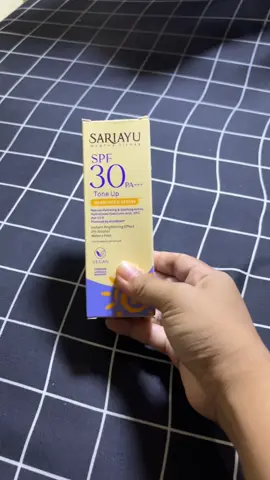 kok bisa tone upnya ga dempul woyyy🥹, lup lup🫶🏻 #sariayu #sunscreen #skincare #fyp #toneup 