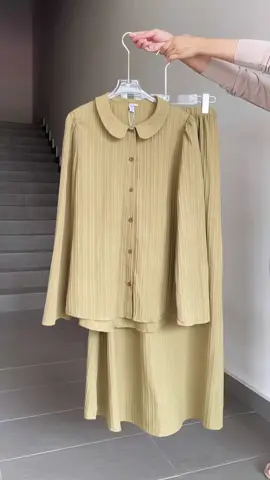 Ada ke yang minat outfit comel macam ni? Ironless tau sis 😍✨ #ootdmalaysia #simpleoutfit #bajucantik #youmilier #malaysiatiktok 