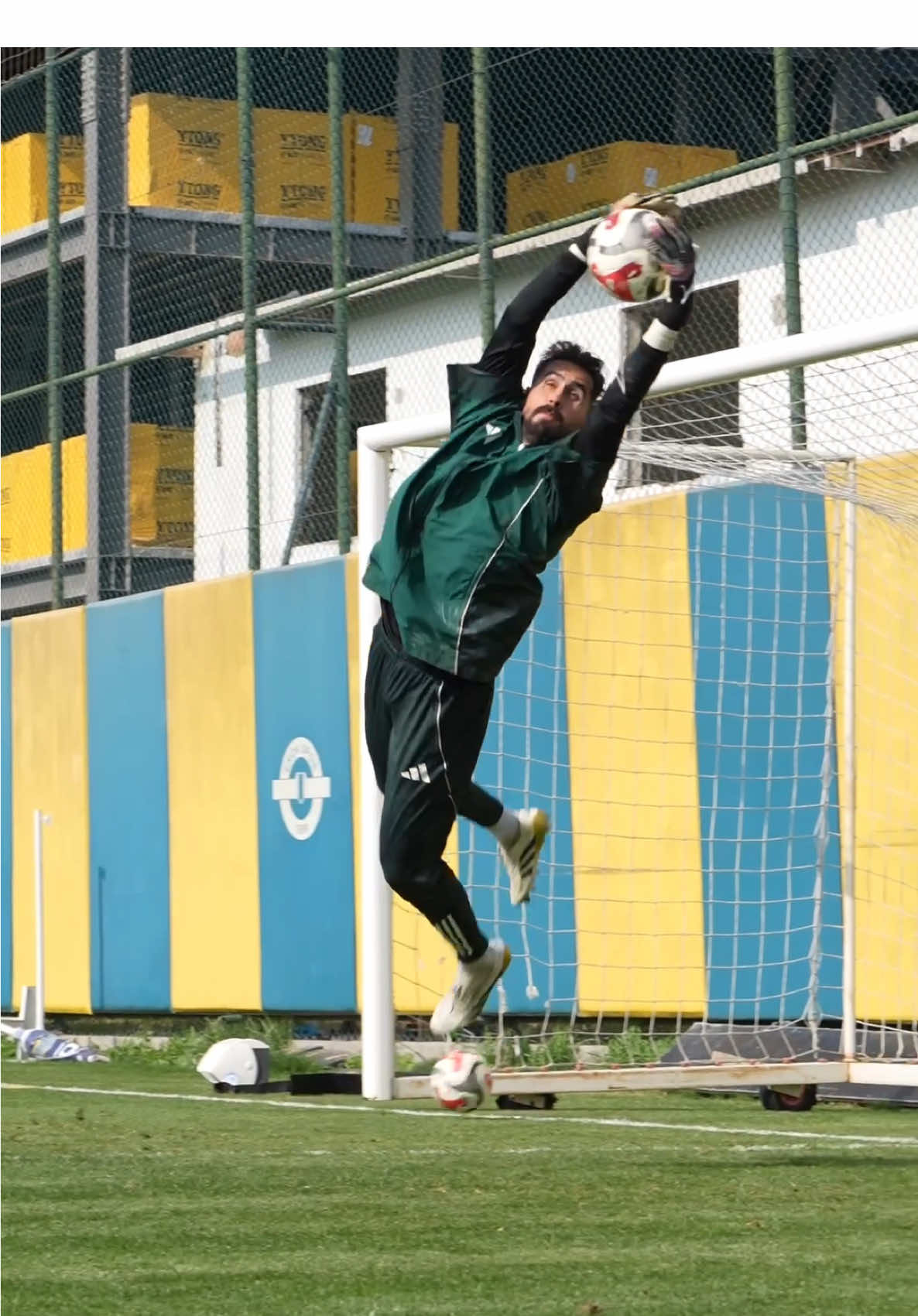 GK TRAINING VIDEO 🧤🥅⚽️#goalkeeper #futbol #Soccer #football #viral 