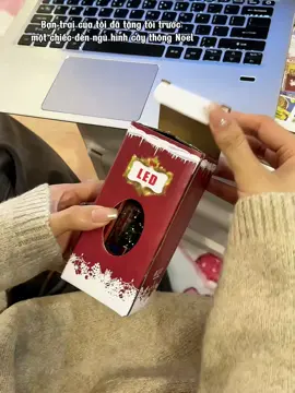 Thật lãng mạn #quagiangsinh #quatangbangai #denngu #caythongnoel 