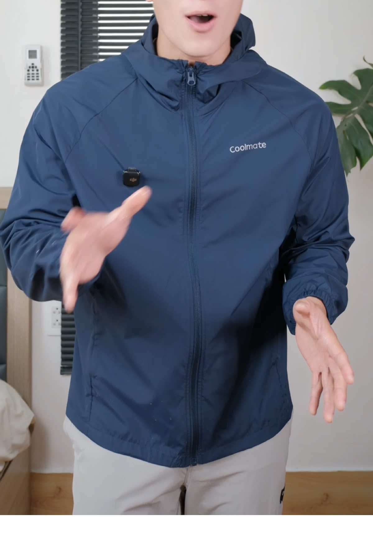 Nhẹ như không, chống nắng – chống nước – chống bụi siêu đỉnh. Chiếc áo khoác gió tiện lợi nhất mùa này đang sale cực sâu! #aokhoacgio #aokhoacgiochongnuoc #aokhoacgionam #aokhoacgionamnu #aokhoacchongtiauv 