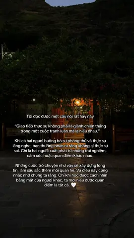 Chúng ta thường quên mất rằng, mỗi người đều đang nhìn thế giới từ một cửa sổ khác nhau. Cùng một câu chuyện, cùng một lời nói nhưng có người thấy đau, có người lại thấy bình thường. Không phải vì ai đúng hay sai mà vì mỗi người mang theo một trải nghiệm, một ký ức, một vết thương riêng. Khi ta học cách lắng nghe mà không vội phản bác, hỏi “tại sao họ lại nghĩ như vậy?” thay vì “sao họ không hiểu mình?”, ta sẽ nhận ra rằng phần lớn những mâu thuẫn chỉ sinh ra từ việc chúng ta nhìn cùng một điều bằng hai lăng kính khác nhau. Và rồi ta sẽ hiểu, giao tiếp không phải để thắng mà là để hiểu nhau. Vì cuối cùng, quan điểm chính là tất cả nó quyết định cách ta cảm nhận, cách ta phản ứng và cả cách ta yêu thương. Khi ta thay đổi góc nhìn, dù là trong cuộc sống hay trong tình yêu mọi thứ xung quanh cũng bắt đầu đổi khác🫂 #fyp #foryou #fypシ゚ #nguoibinhthuong 