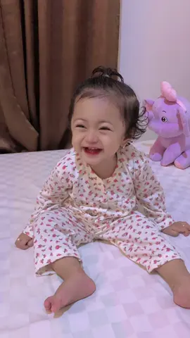 Renyah banget ketawa Adek 🤏🏻🥰 #masyaallahtabarakkallah #setelananak #bajuanak #bajuanakperempuan #fyp 