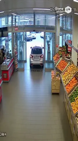 Oma fährt in Rewe  #sora #ki #deutsch #rewe 