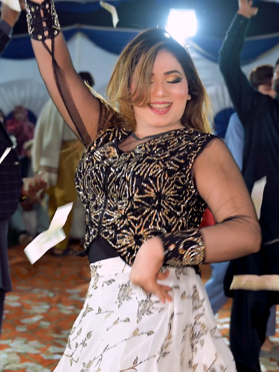 Kharchay Hosin Charchay ,Hosin  Mehak Malik New Dance Performance  #foryoupage #foryou @🦋Mehak Malik official🦋 