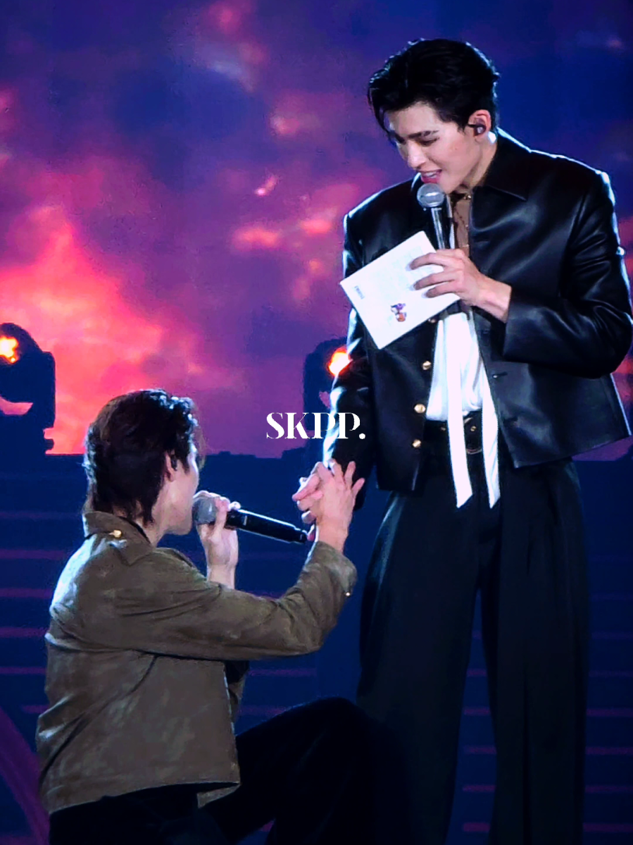 คิดถึงปาล์มกับคุณหนึ่งจริงๆ (2วันเขาสลับกันช่วยอีกคนลุก) #pondphuwinfancond2 #pondphuwin #ppnaravit #phuwintang 