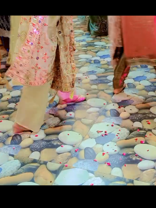 mehndi night~🔥❤️✨🫶🏻💅🏻💃🏻💃🏻💃🏻💃🏻 .  #foryoupage #mehndidance #wedding #unfrezzmyaccount #viral 