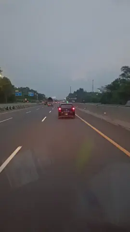 Do'a di Perjalanan : Bismillah اللَّهُمَّ أَنْتَ الصَّاحِبُ فِى السَّفَرِ وَالْخَلِيفَةُ فِى الأَهْلِ اللَّهُمَّ إِنِّى أَعُوذُ بِكَ مِنْ وَعْثَاءِ السَّفَرِ وَكَآبَةِ الْمَنْظَرِ وَسُوءِ الْمُنْقَلَبِ فِى الْمَالِ وَالأَهْلِ 