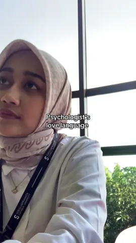 eye contact + listening you deeply #psychologist 