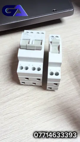 � درنفيس العزم الاحترافي – الأداة التي تحميك من أخطاء التركيب! 🔧 للكهربائيين المحترفين 🔌 هل تعلم أن أغلب حالات الحرائق الكهربائية سببها “الرخاوة” في البراغي أثناء التوصيل؟ الحل بسيط واحترافي 👇 درنفيس العزم Torque Screwdriver يعمل من 1 إلى 6 نيوتن.متر (N.m) لضبط دقيق لقوة الشد وضمان توصيل آمن 💪 ✅ مناسب لتركيب القواطع، اللوحات، البوردات، ومفاتيح الطاقة الشمسية. ✅ يساعد على منع تلف السويج بلك أو الكبس الزائد. ✅ تصميم متين وسهل الاستخدام. 💰 السعر: 35,000 دينار فقط 🧰 سيت اللبب (الخاصة بالتطويل) ثلاث قطع بسعر 7,000 دينار 🚚 توصيل لكافة مناطق العراق مقابل 5,000 دينار فقط 📍 بغداد – كمب سارة 📞 للتواصل وطلب المنتج: 07714633393 #المحور_الذهبي #معدات_كهربائية #TorqueScrewdriver #كهرباء_آمنة #الطاقة_الشمسية 