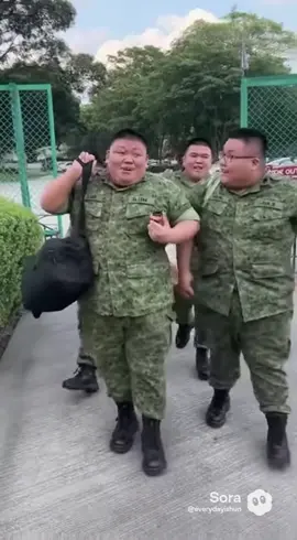 don’t let encik see this 😳 #😂😂😂 #funny #viral #singapore #ns 