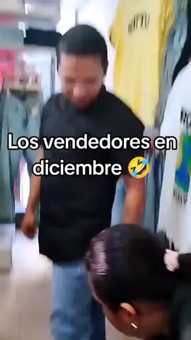 Si te ha pasado… ríete y ven a probártelas donde sí te quedan como guante  (sin medias milagrosas). RE PUPI te salva la Navidad y los pies. #SíQuedaPeroConMedia #viraltiktok #HumorNavideño #ZapatitosFelices #REpupi  
