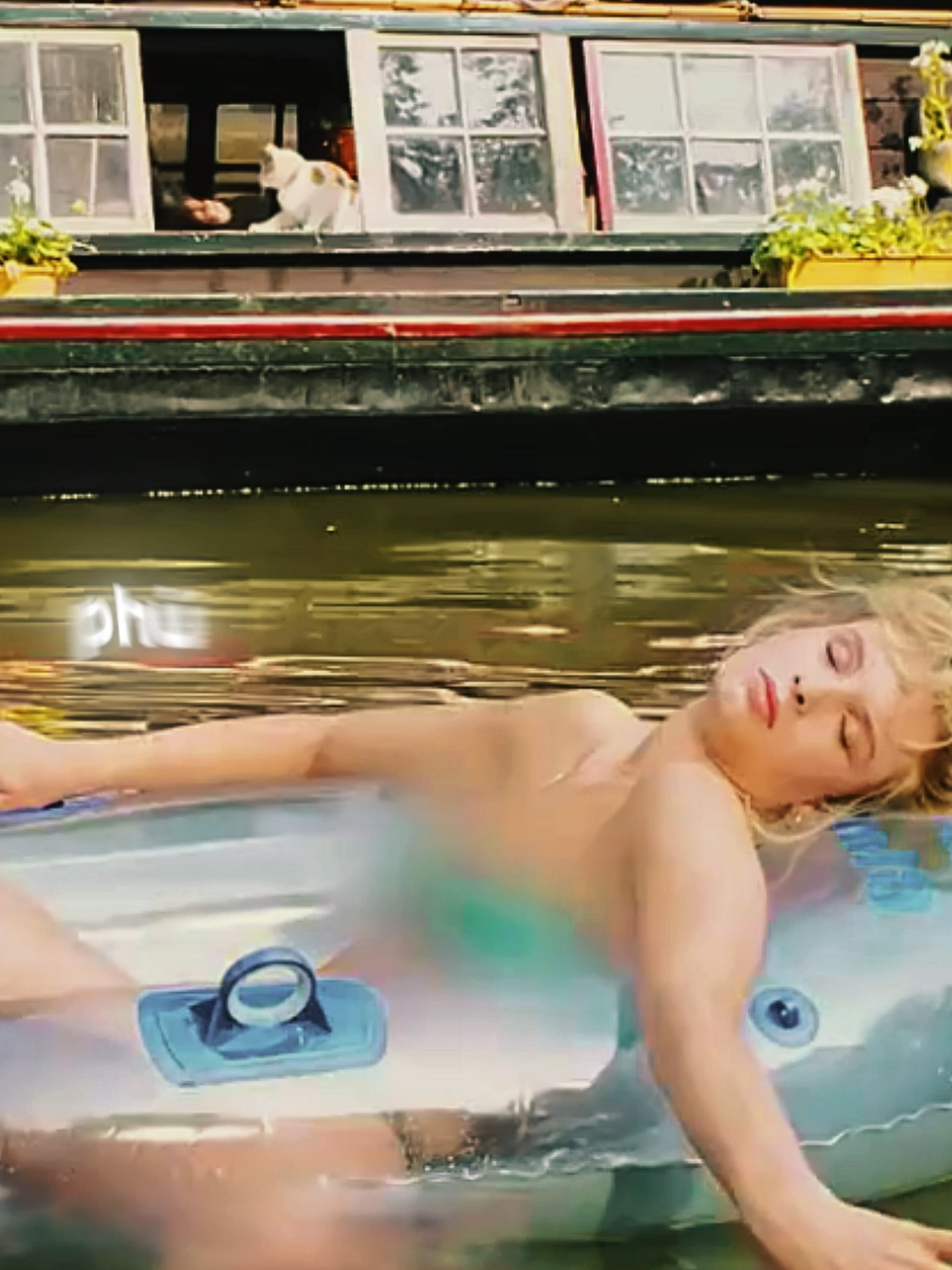 Phú Bà Đang Tắm Nắng Bất Ngờ Bị Dốt Lành 1/3 #reviewphim #phimmoi #phimhay #movies #moviescene #ldc_movies #film