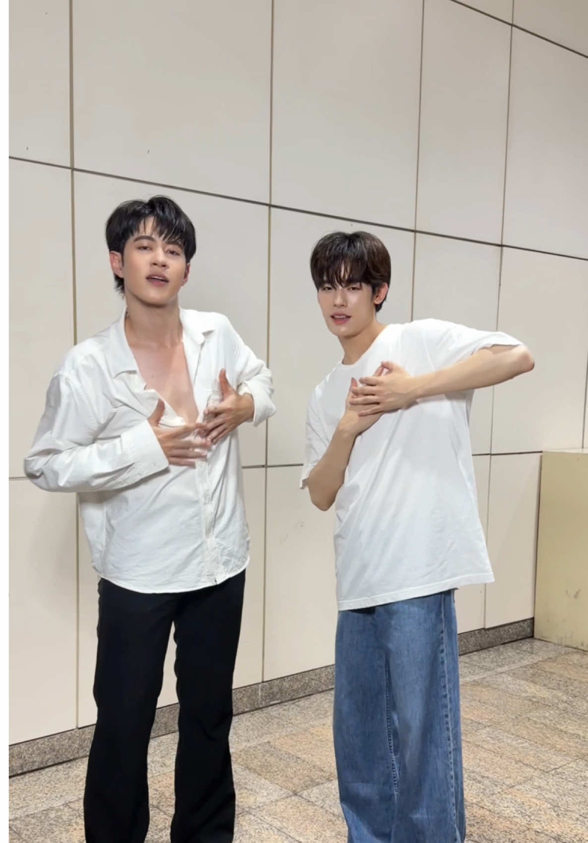 ขอบคุณพี่กัน @Gunn Ratchanon ที่มาร่วมเต้น Challenge เพลง “อกหักเป็นเพื่อนเธอ” นะค้าบ~💙🕺🏻 DEXX 2ND SONG #อกหักเป็นเพื่อนเธอChallenge #POR_DEXX #DEXXth #DMDMUSIC