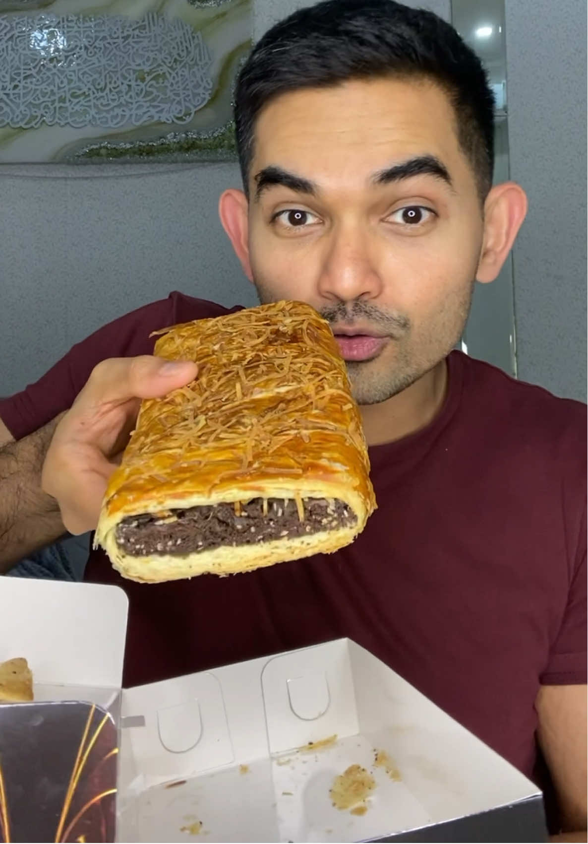 kaget karena kejunya banyak, udah gitu kulit pastry nya enak, gurih! 