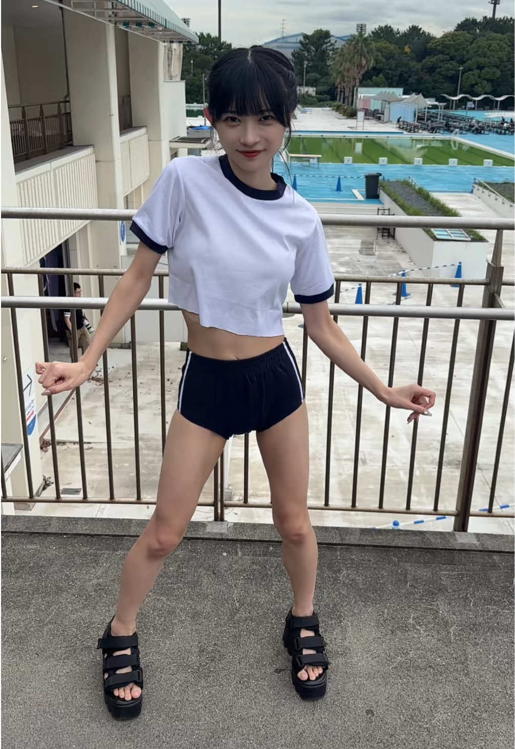 ウエストの細さに定評があります✋何cmでしょうか？