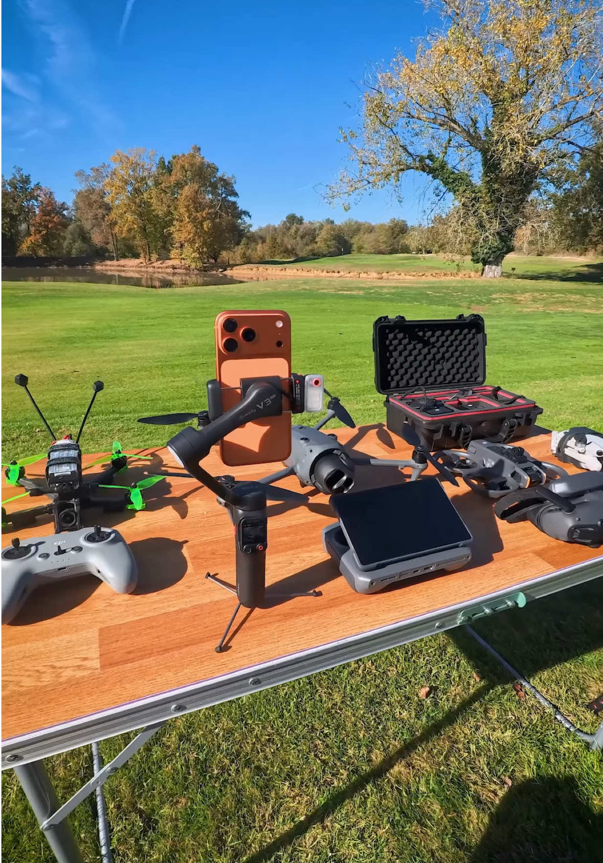 @hohem global 🎥 L’altro giorno, mentre lavoravo, mi ero fatto una bella postazione. Ho tirato fuori il mio Hohem iSteady V3 Ultra e in due clip ho ripreso tutto. Leggero, pieghevole e super stabile — con il tracking AI segue ogni movimento. Un gimbal che trasforma ogni scena in cinema. @HohemOfficial @Marco Cane  #Hohem #iSteadyV3 #MarcoMalicane #GimbalLife #ContentCreator