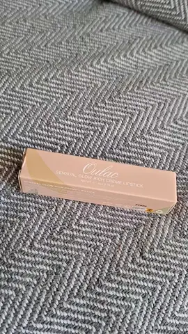 #tiktokmademebuylt #fyp #lipstick #lips #stockingfillers 