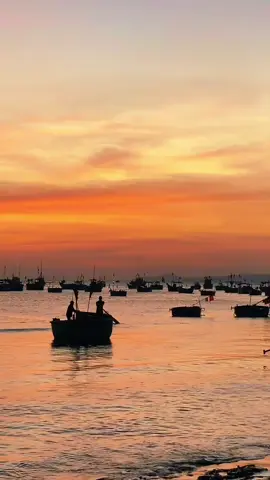 “Thứ tự xuất hiện giữa người với người rất quan trọng. Người cùng bạn uống say sẽ không thể đưa bạn về nhà được…” - #muine #phanthiet #bien #hoanghon #xhhhhhhhhhhhhhhhhhhhhhhh 