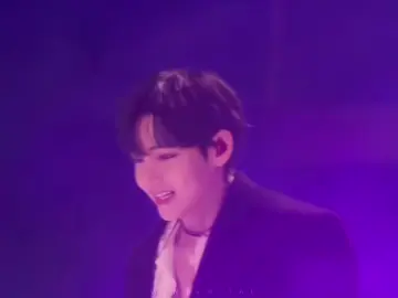 3 နှစ်ကြာပြီးမှ ပထမဦးဆုံး stage ပေါ် ပြန်တက်ရတော့ emotion ဖြစ်လွယ်ပြီးငိုတာမြင်တော့ တခုတွေးမိလိုက်မိတယ်၊ ကိုယ်တွေ သူ့ကို ချစ်တယ်ဆိုတာ သူကိုယ်တွေအပေါ်ထားတဲ့ ချစ်ခြင်းမေတ္တာနဲ့ ယှဉ်လိုက်ရင် မပြောပလောက်တဲ့ အနေအထားမှာပဲ ရှိပါလားဆိုပြီးပေါ့ ၊  ကိုယ်တွေကလေးကိုလည်း KTH2 ထပ်ထုတ်ပြီး world Tour လှည့်စေချင်တယ်ကွယ် #kimtaehyung #v 