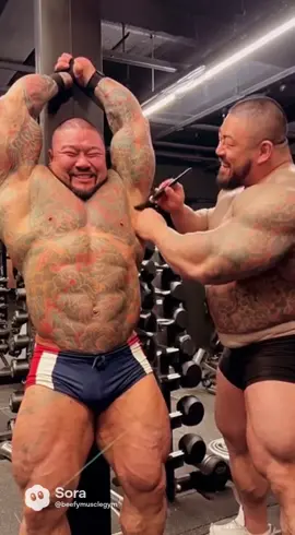 Sweaty Armpit Focus Session 💪🔥 Not just arms — it’s under arms day too. 😎💦 #muscle #beefy #bulk #hunk #massive