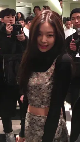 그 시절 제니만 낼 수 있는 분위기.. #jennie #fyp 