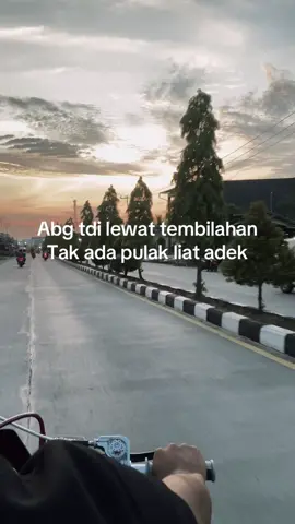 Adek mana adek#tembilahan #sunset #sorehari #fyp 